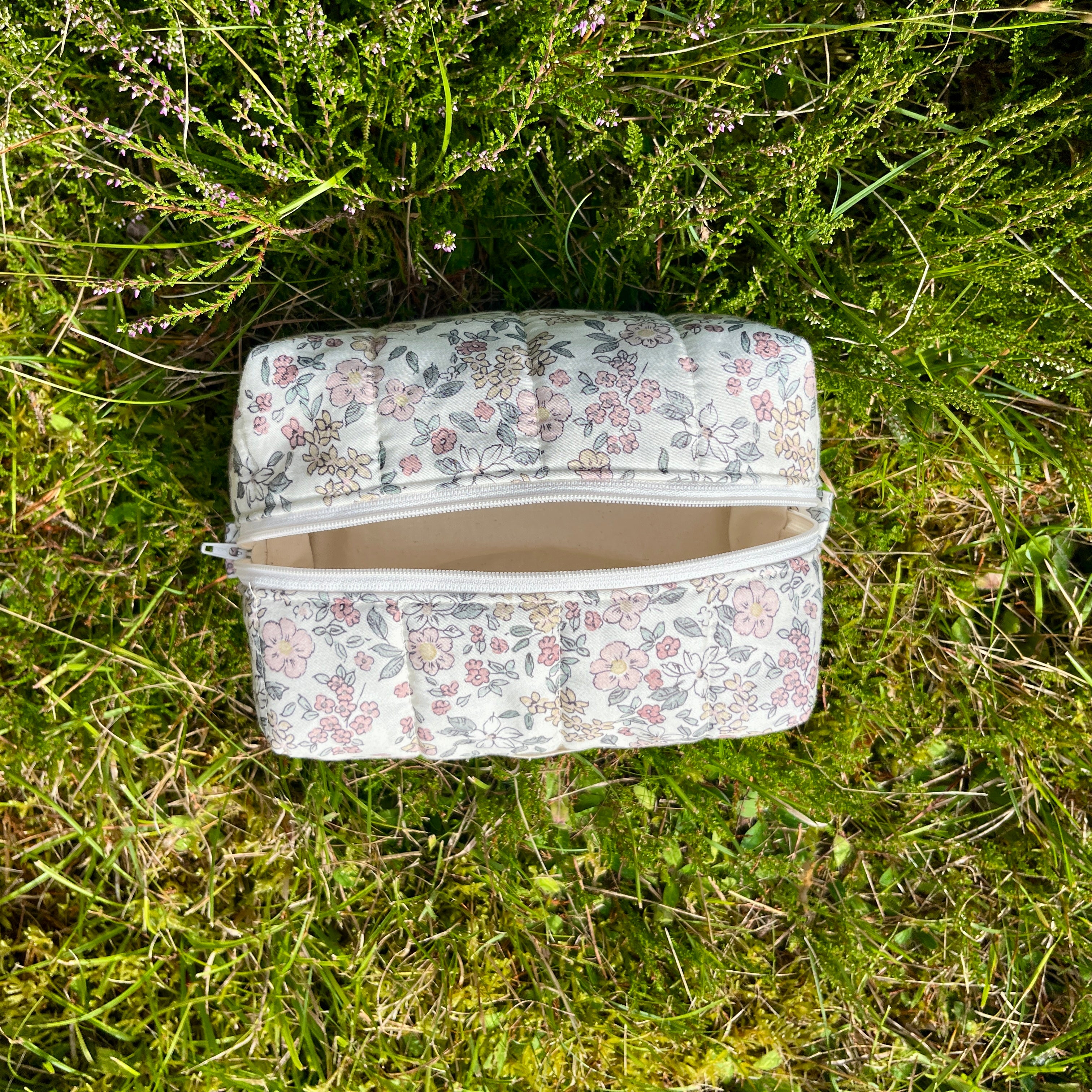 Astrid - Makeup Bag
